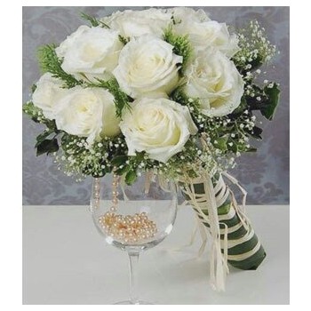 bunga hand bouquet mawar putih di solo