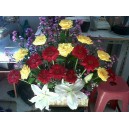 Bunga vas mawar kuning di solo